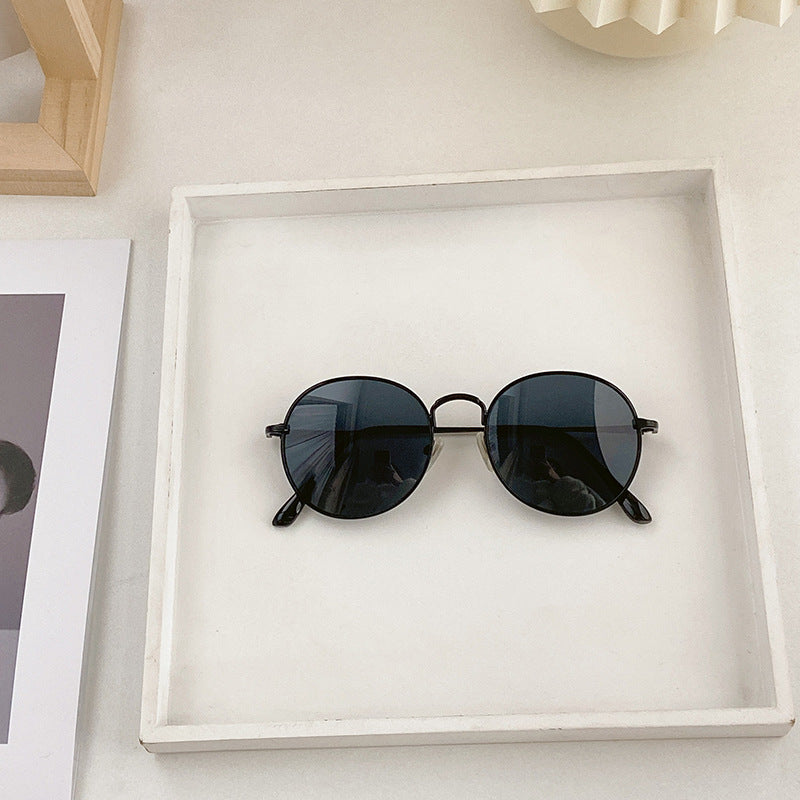 Fashion Round Sunglasses with Golden Frame Stornfield