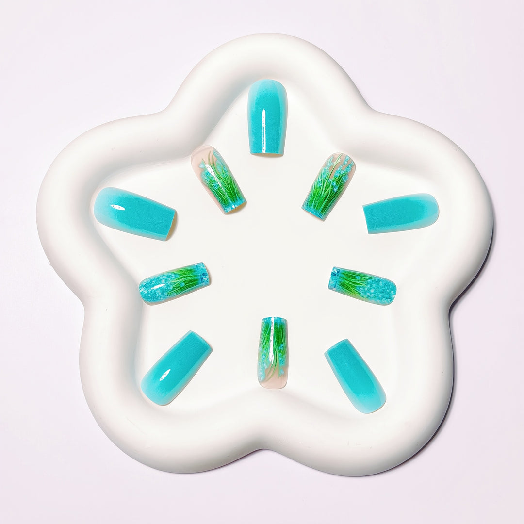 Artificial nails with innovative water motif Stornfield