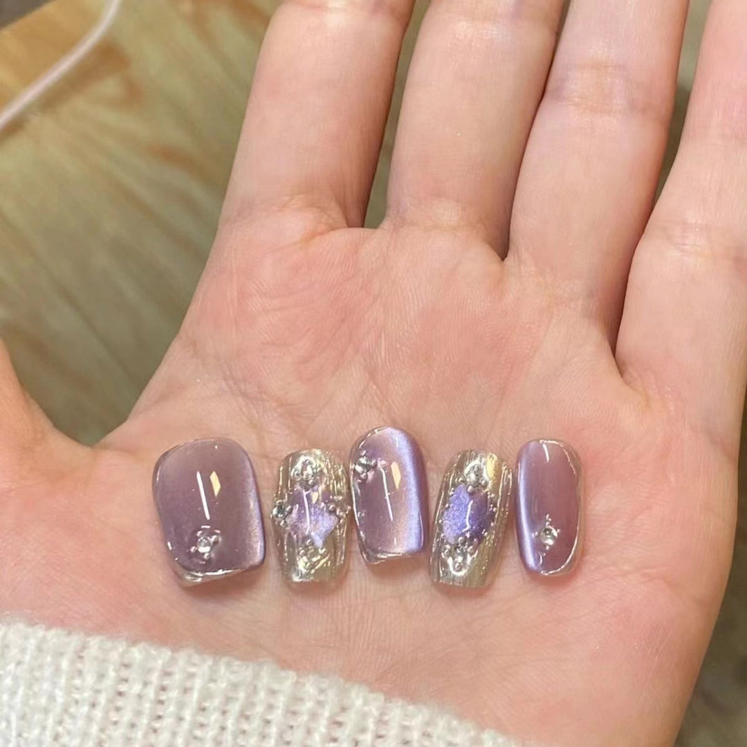 Elegant Press-On Nail Set with Artistic Metallic Design Stornfield