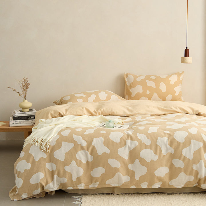 Modern bedding set made of cotton percale with organic stain pattern