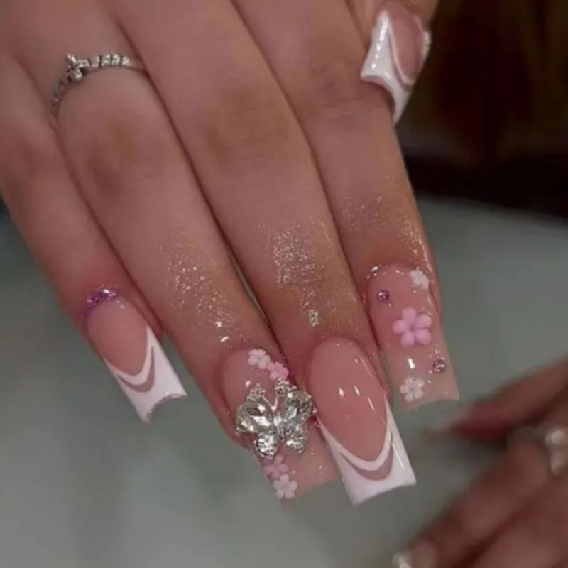 Artificial nails with floral accents and glitter effects Stornfield