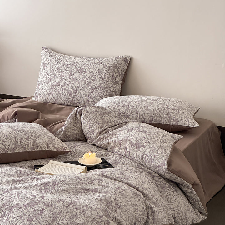 Reversible bedding set made of cotton blend with fine floral jacquard and contrasting solid reverse