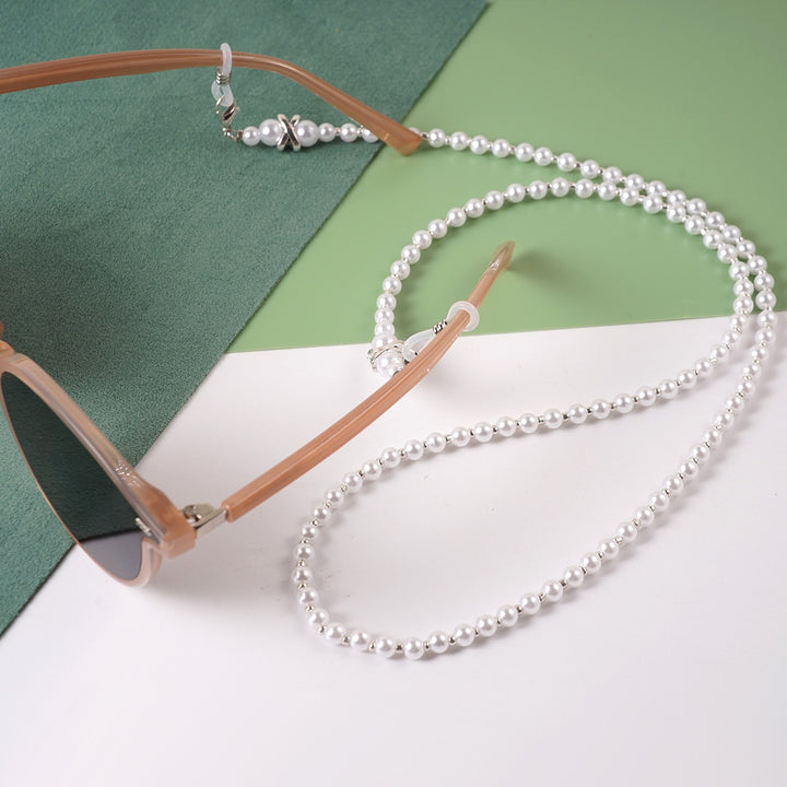 Elegant Beaded Eyewear Chain Stornfield