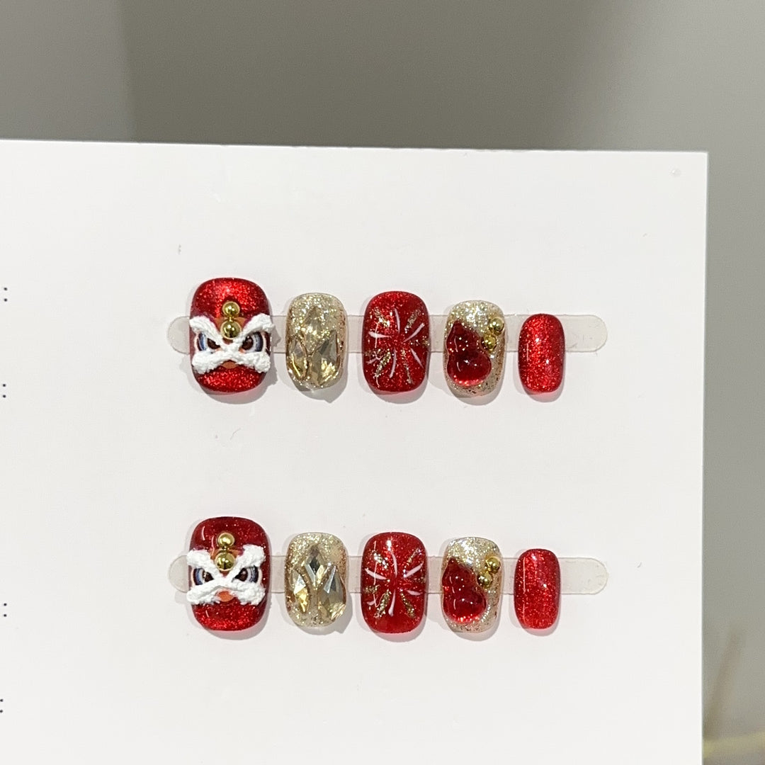 Festive Holiday-Themed Press-On Nails