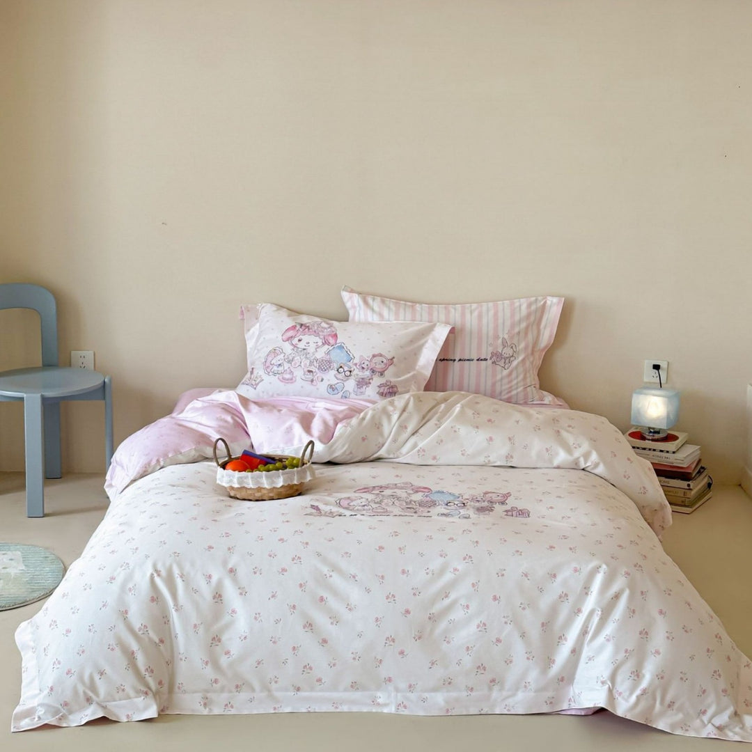 Bedding set for children made of cotton satin with contrasting piping and puppy print