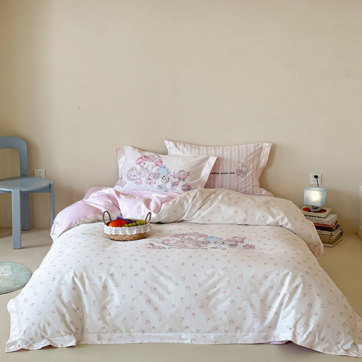Bedding set for children made of cotton satin with contrasting piping and puppy print