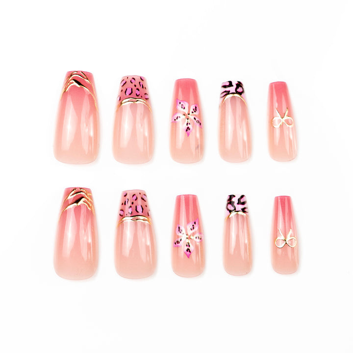 Artificial nails with floral accents Stornfield