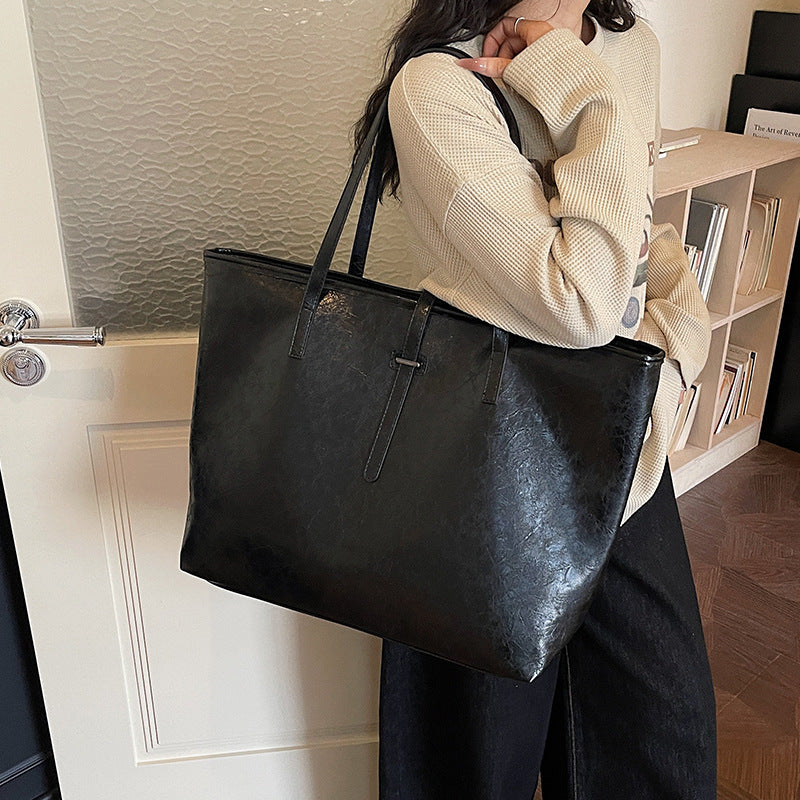 Elegant and Spacious Tote Bag Stornfield