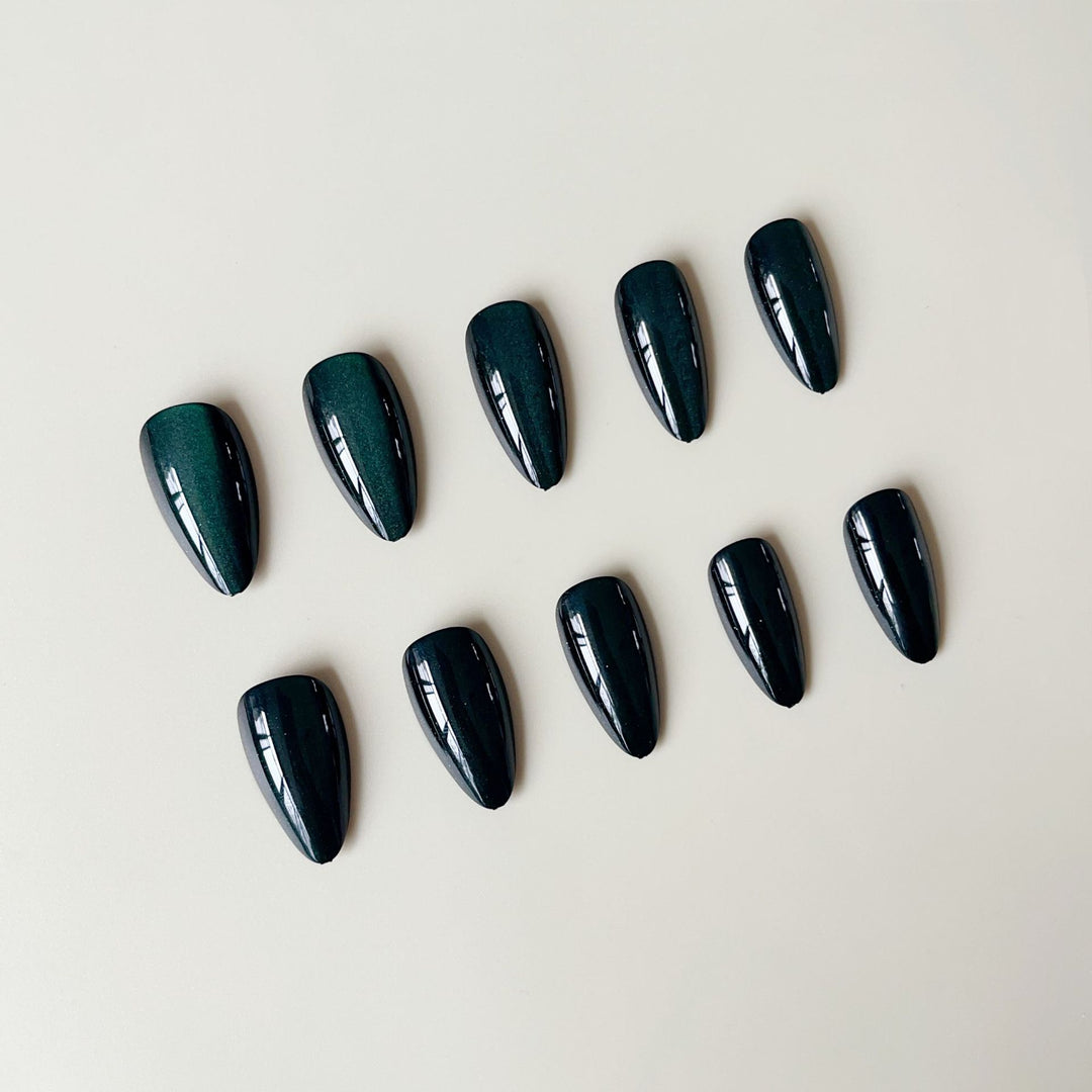 Artificial nail set with elegant high gloss and stiletto design Stornfield