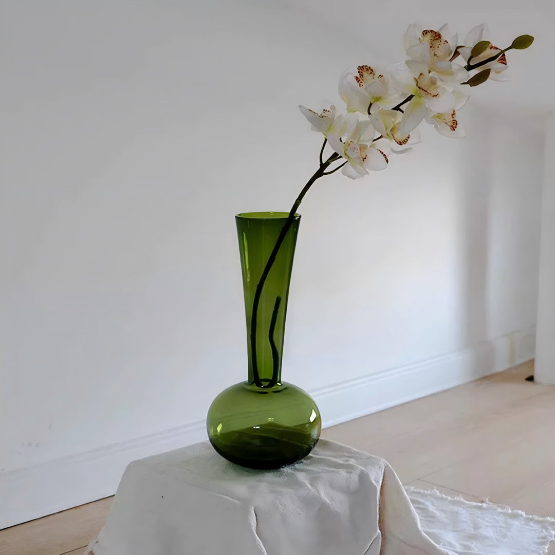 Stylish glass vase with elegant design Stornfield