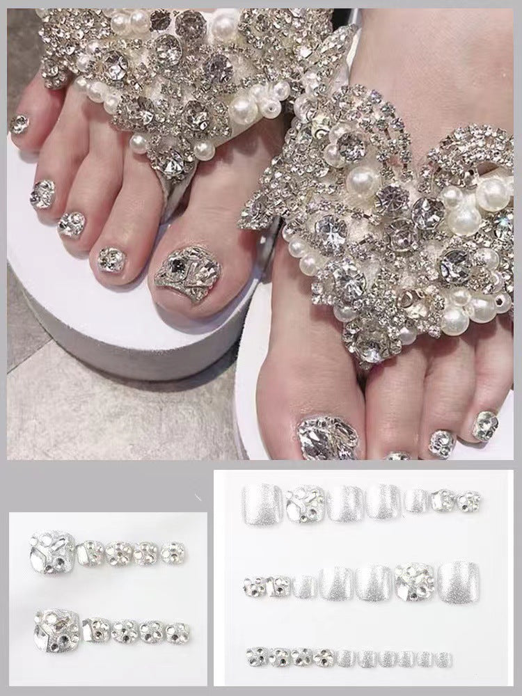Glamorous flip-flops with rhinestones and pearls Stornfield