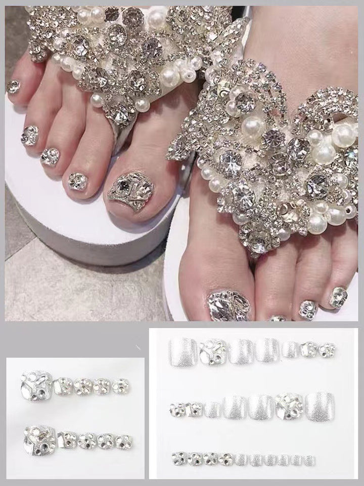 Glamorous flip-flops with rhinestones and pearls Stornfield