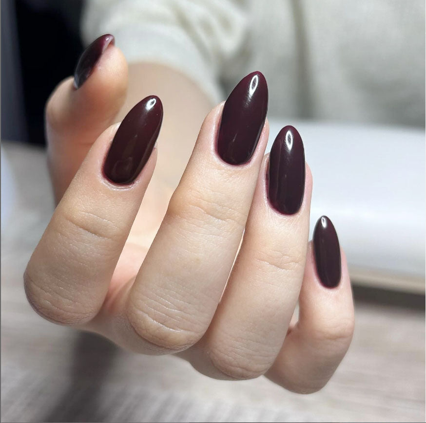 Elegant Almond-Shaped Press-On Nails Set Stornfield