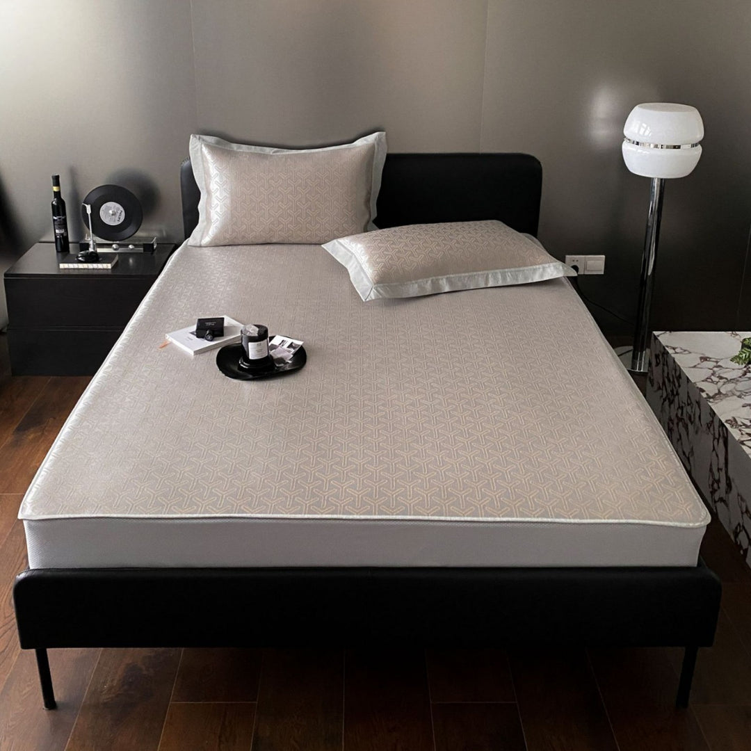 Quilted mattress topper with jacquard pattern and non-slip base