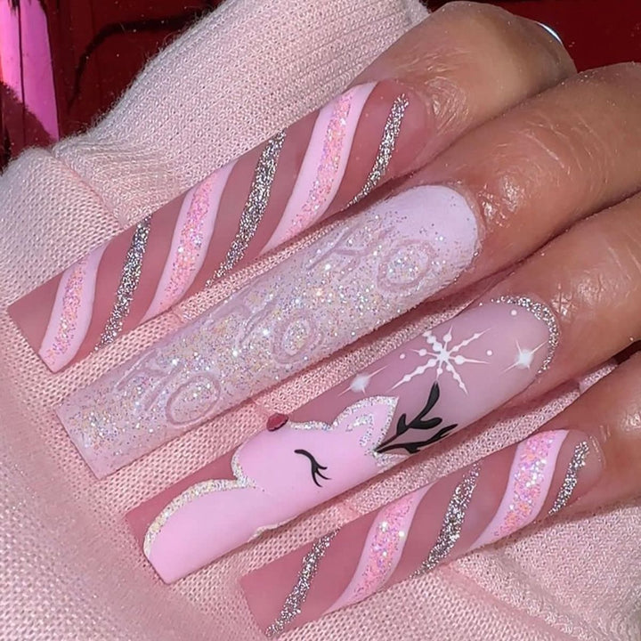 Decorative Press-On Nail Art Set with Elegant Floral and Shimmer Design Stornfield