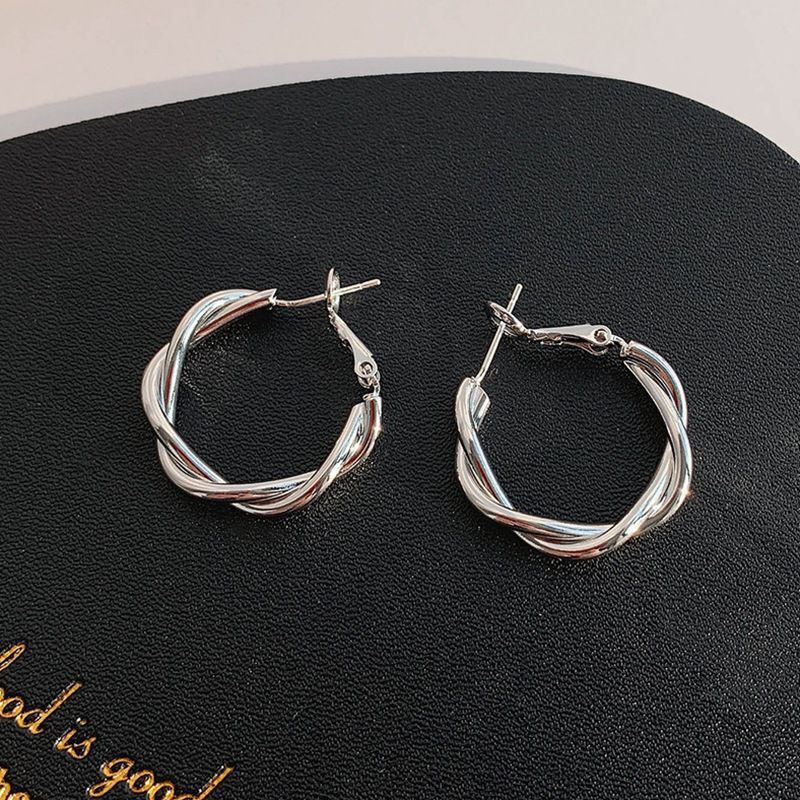Elegant Spiral Earrings Made of High-Quality Metal Stornfield