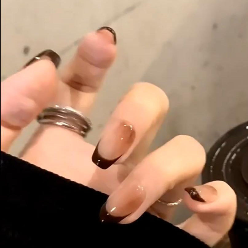 Artificial Nails in Modern French Look with Gloss Finish Stornfield