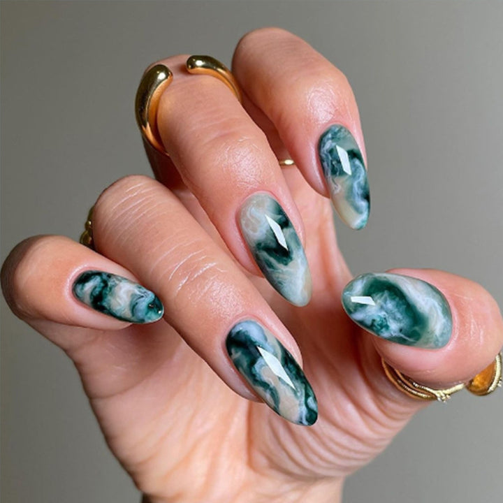 Artificial nail set with luxurious marble designs Stornfield