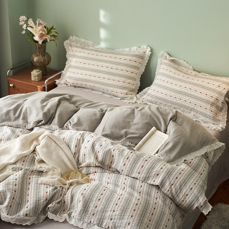 Romantic bedding set made of cotton-linen with fine wave quilting and ruffle edge