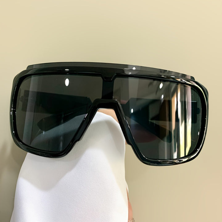Women's sporty sunglasses with futuristic design and wide front Stornfield