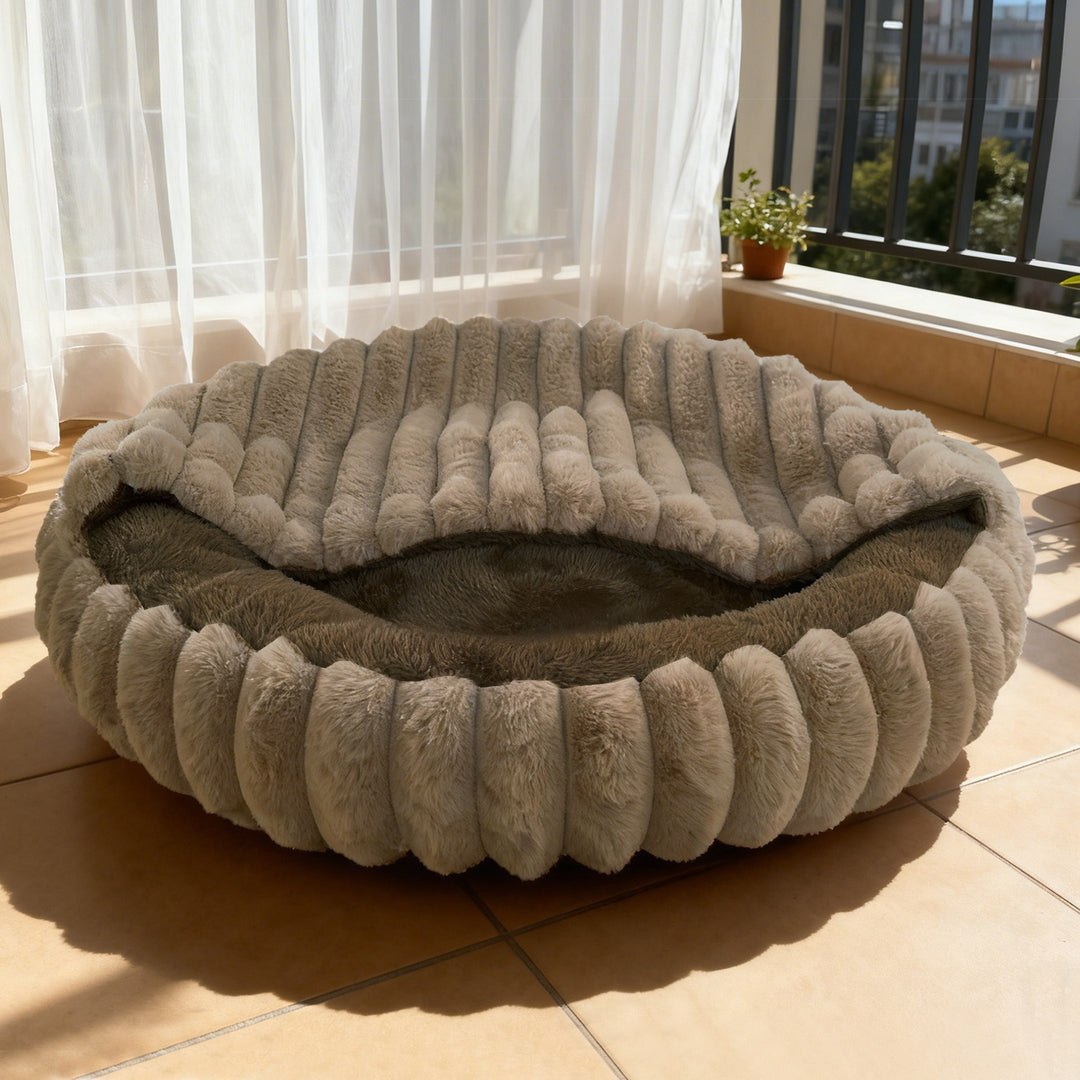 Ladies Cozy and Round Pet Bed with High Edge Stornfield