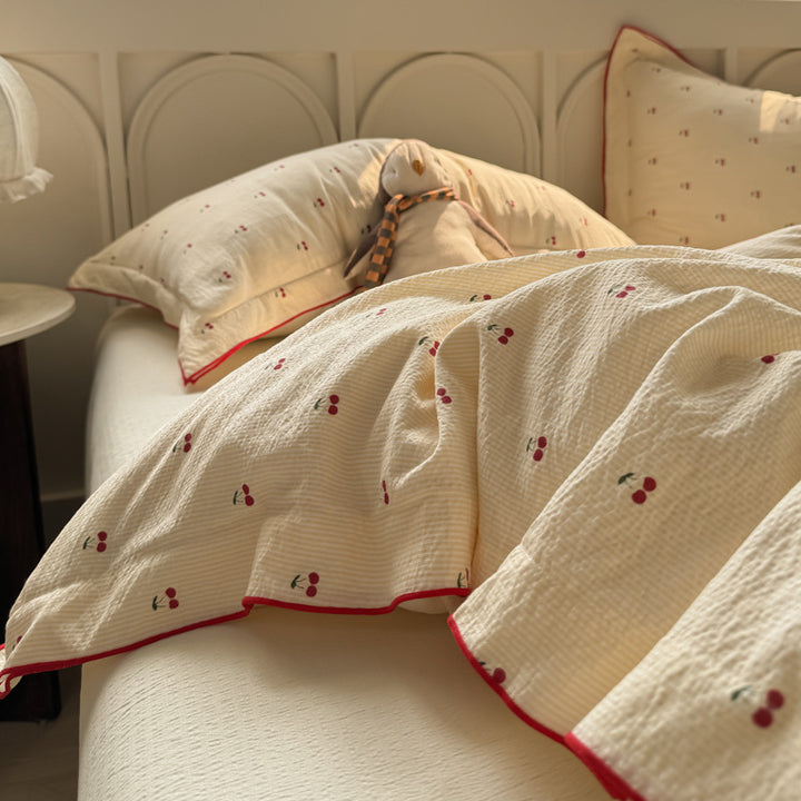 Cherry Blossom Pattern Quilted Bedding Set