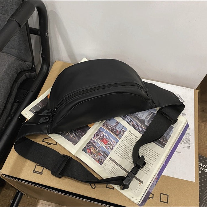 Belt bag with adjustable carrying strap and practical compartments Stornfield