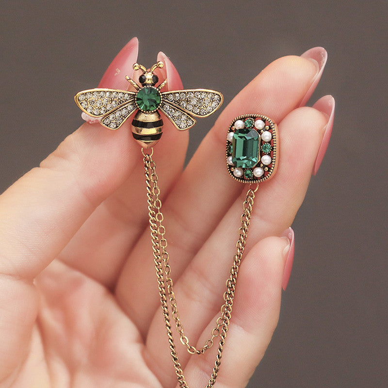 Elegant Bee-Inspired Brooch Stornfield