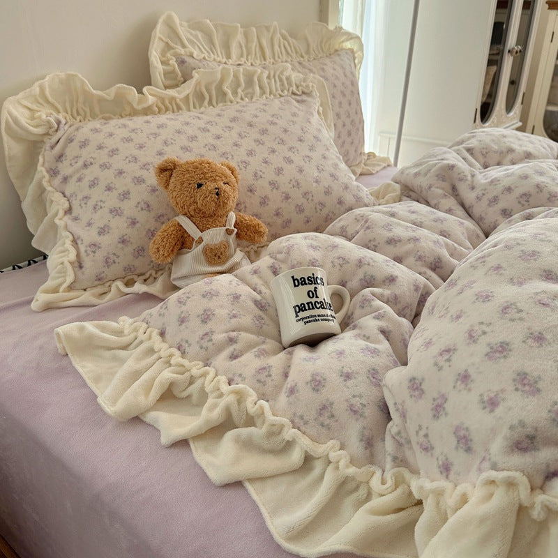 Floral Patterned Ruffled Comforter Set