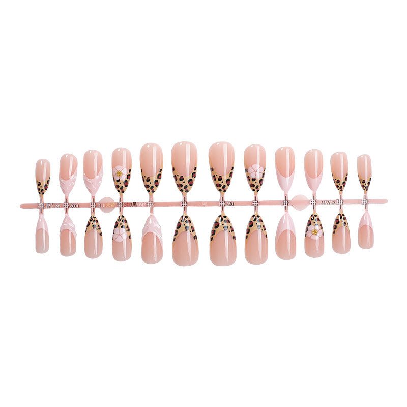 Nail set with trendy leopard design and elegant accents Stornfield