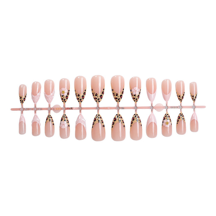 Nail set with trendy leopard design and elegant accents Stornfield