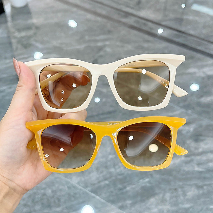 Women's Cat-Eye Sunglasses with Gradient Lenses and Transparent Frame Design Stornfield