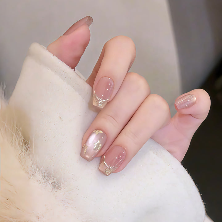 Artificial nails with elegant gold designs Stornfield