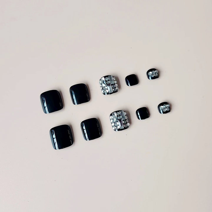 Artificial nail set with elegant rhinestone and glitter accents Stornfield