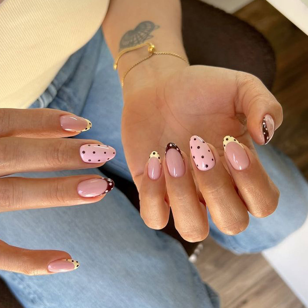 Glamorous stiletto nails with elegant star design Stornfield