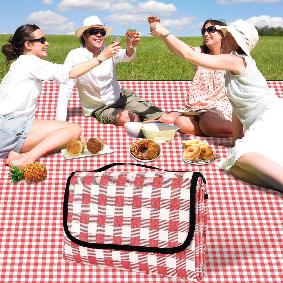 Women Folding Picnic Blanket with Carrying Bag Stornfield