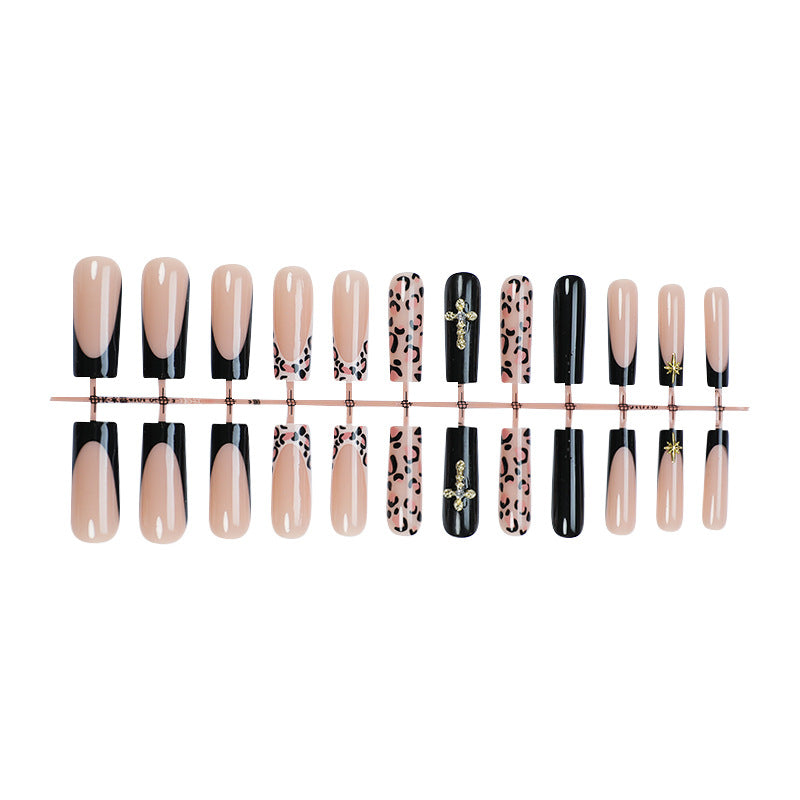 Artificial nail set with aesthetic accents and elegant designs Stornfield