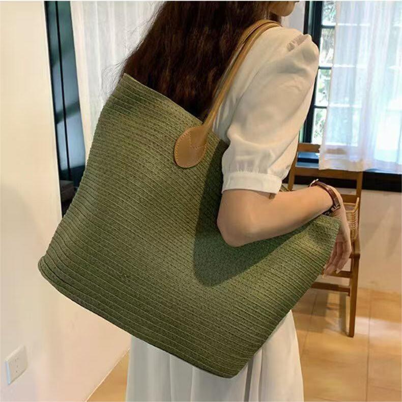 Everyday-friendly tote bag with leather handles Stornfield
