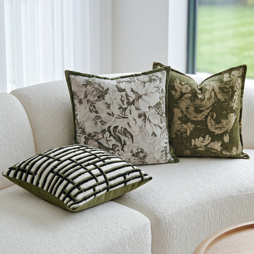Structured decorative cushion cover