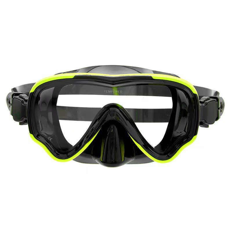 Diving mask with curved field of view and flexible silicone frame Stornfield