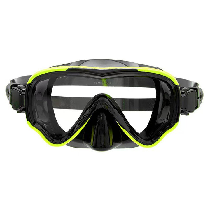Diving mask with curved field of view and flexible silicone frame Stornfield