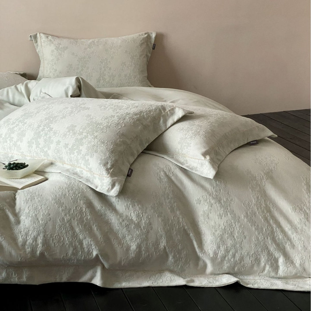 Luxurious bedding set made of cotton jacquard with lace ribbons
