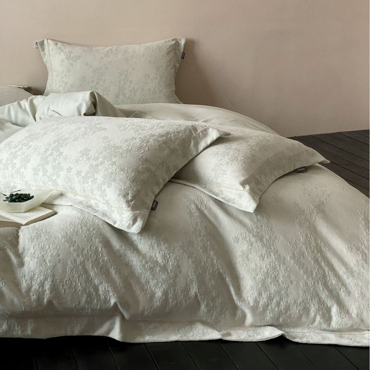 Luxurious bedding set made of cotton jacquard with lace ribbons