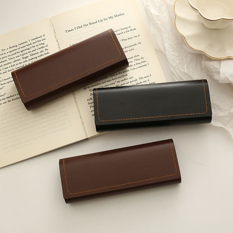 Elegant glasses case made of premium leather Stornfield