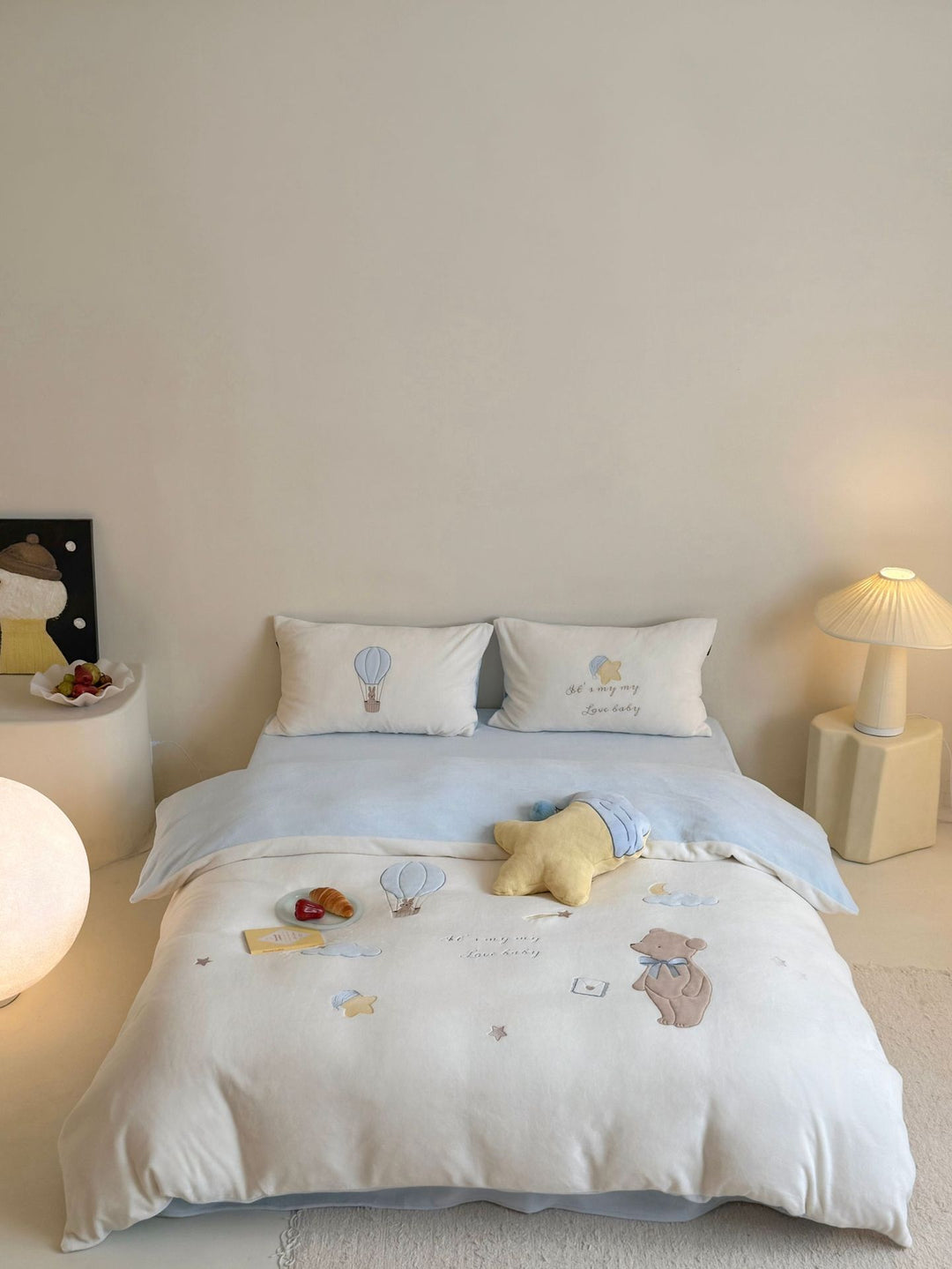 Children's bedding set made of cotton with appliquéd hot air balloon and teddy bear motifs Stornfield