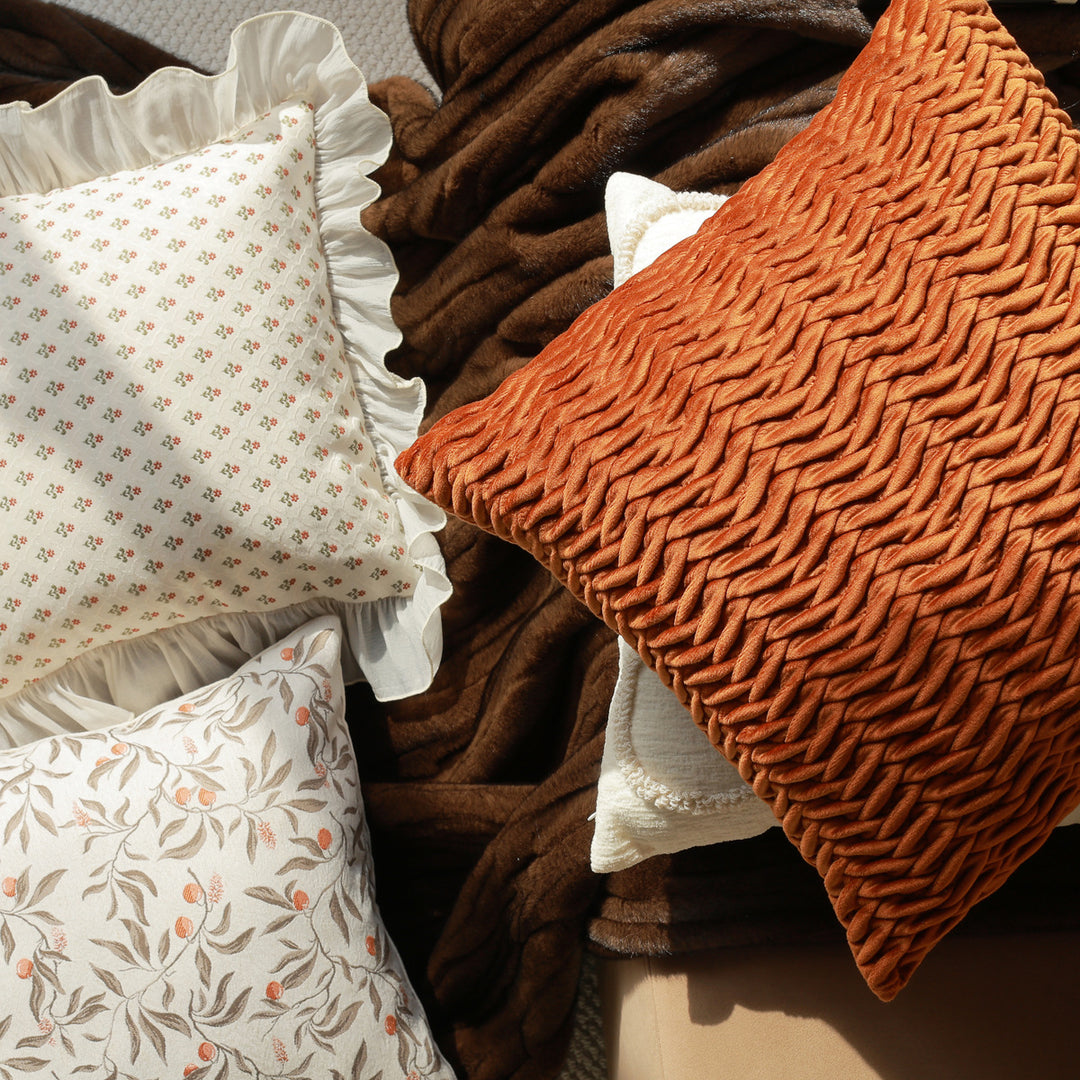 Elegant and luxurious decorative cushion
