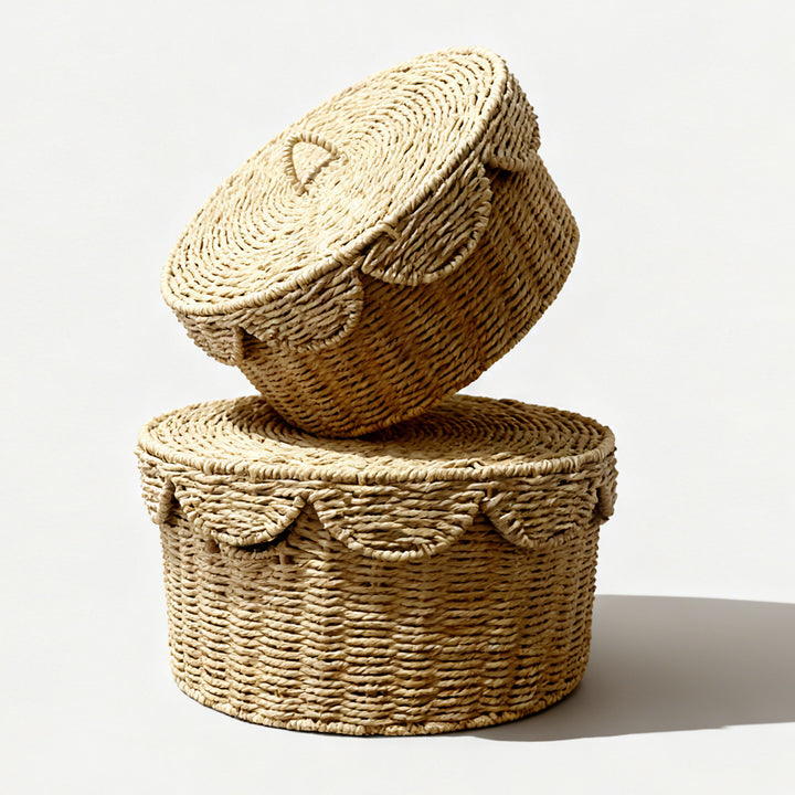 Rustic storage basket with lid Stornfield