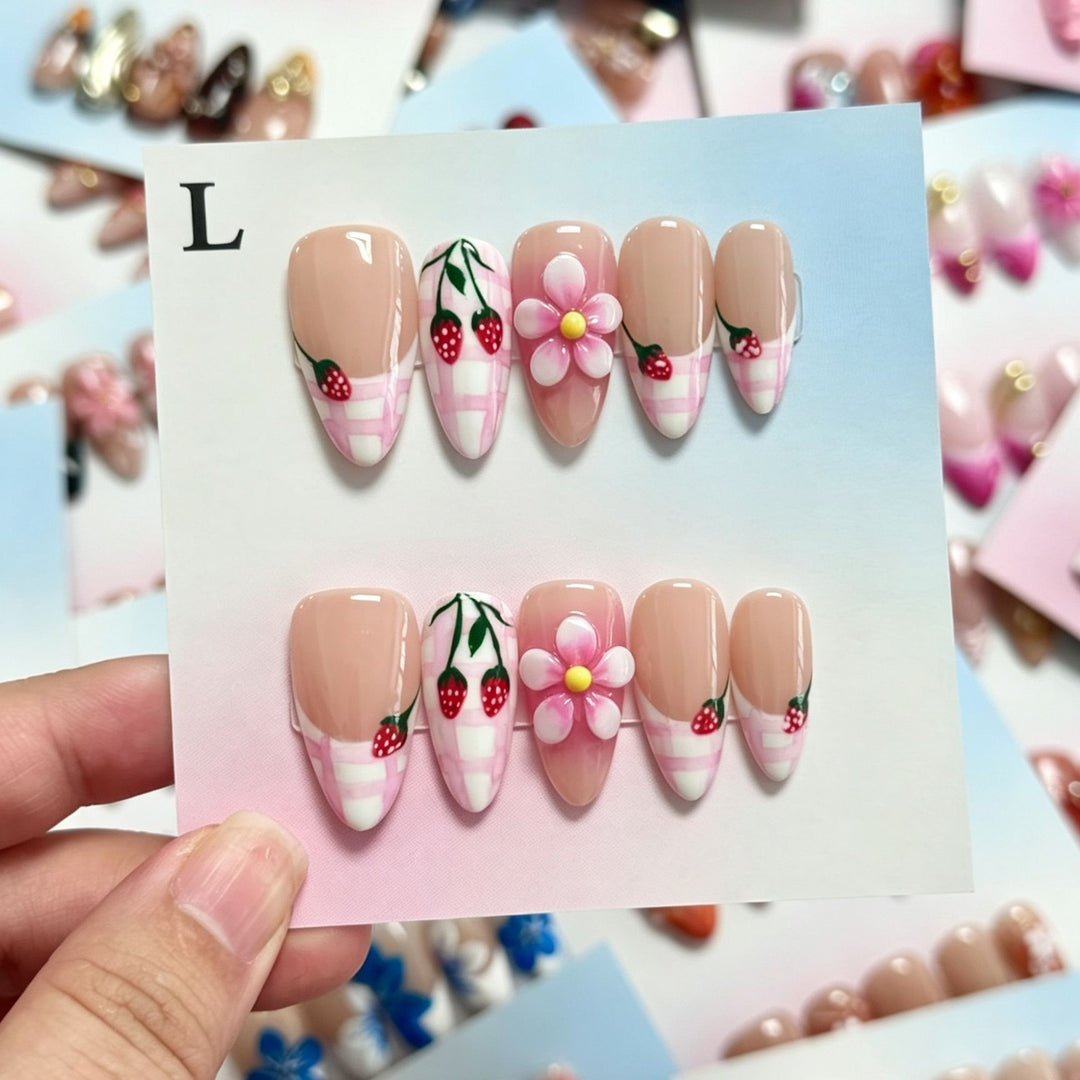 Decorative Handcrafted Press-On Nail Art Set with Beach-Inspired Designs