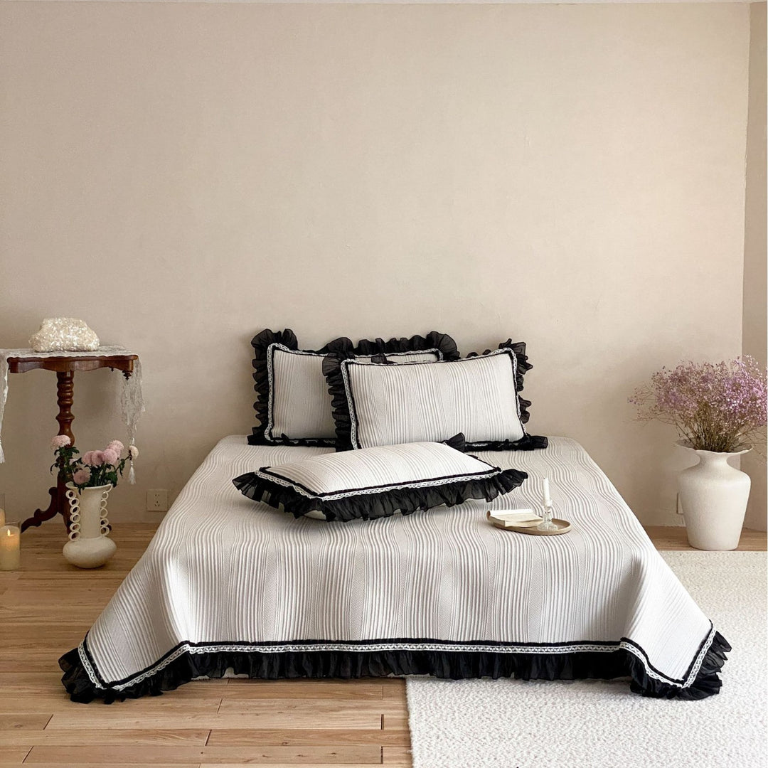 Bedspread with structured wave pattern surface and decorative ruffle trim