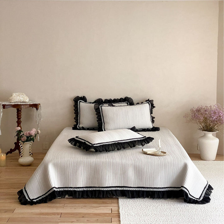 Bedspread with structured wave pattern surface and decorative ruffle trim